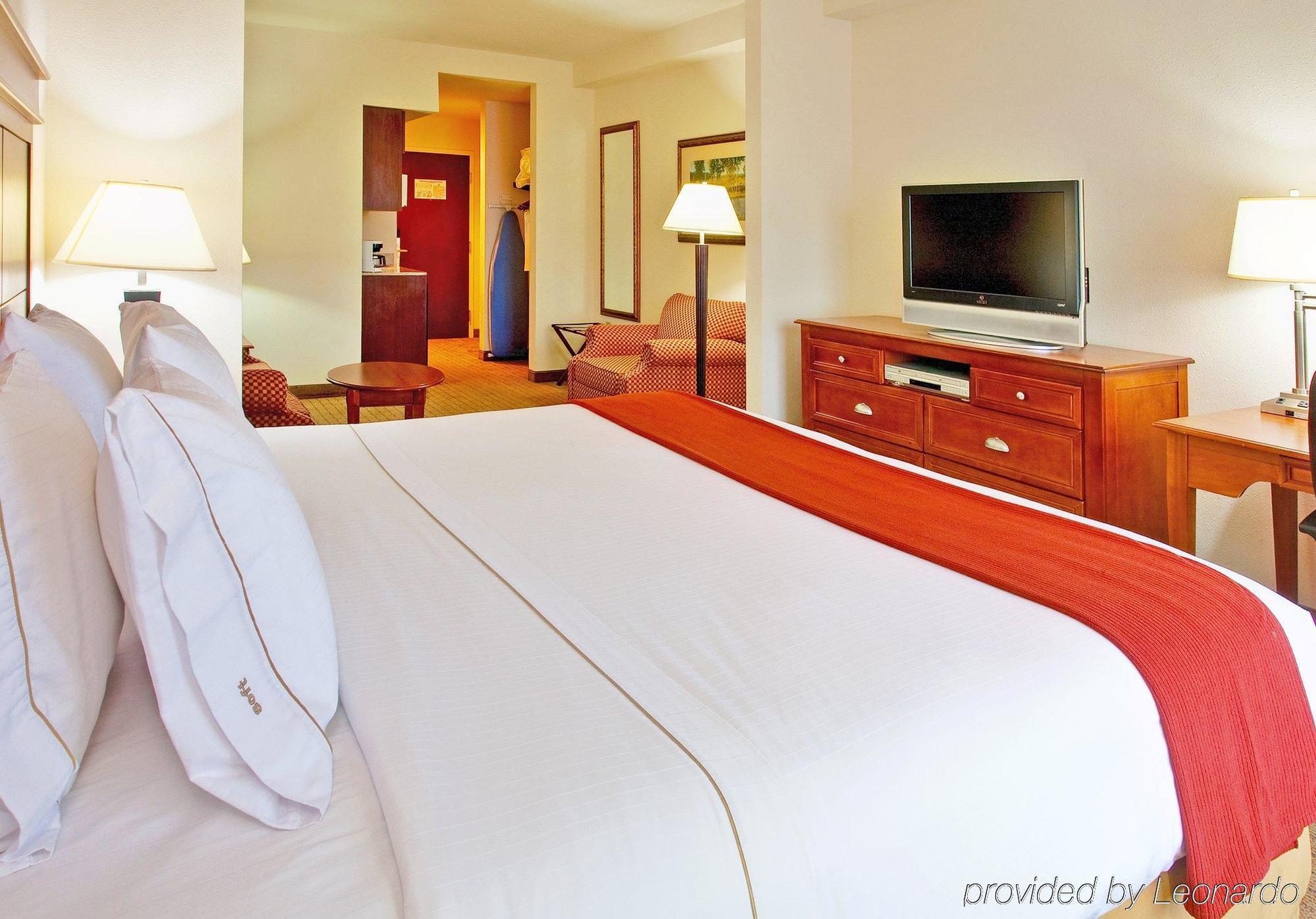 Holiday Inn Express & Suites Dyersburg By Ihg Pokoj fotografie